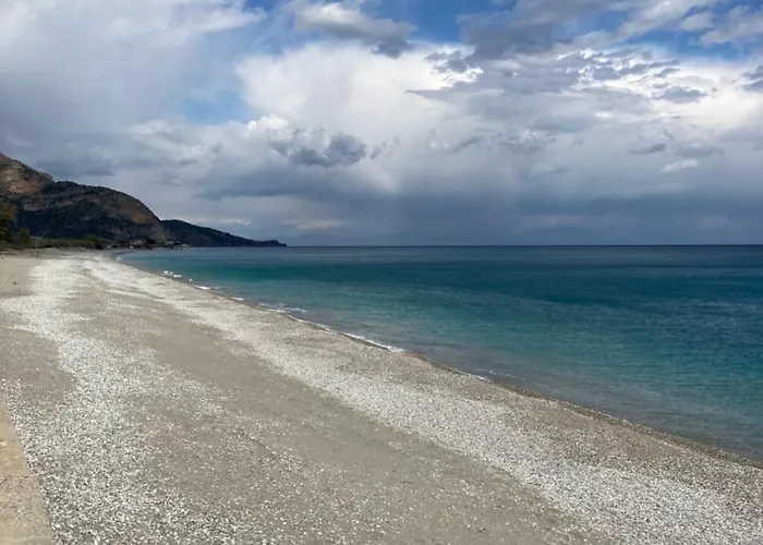 Georgia's House Rum i privatbostad Leonídion